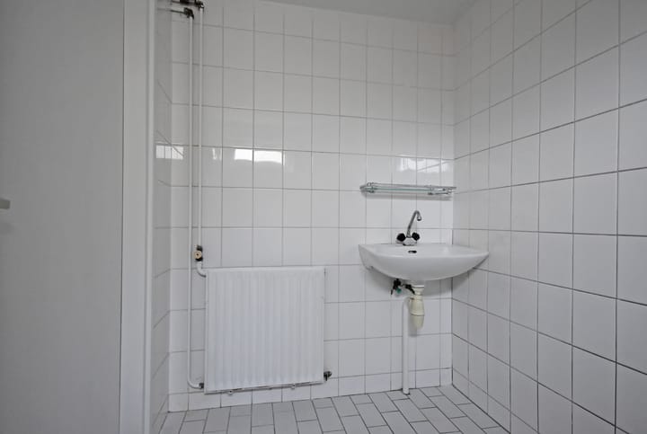 Spacious Detached House with Large Garage and Sunny Garden in De Westereen — 66