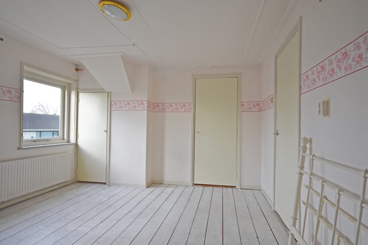 Spacious Detached House with Large Garage and Sunny Garden in De Westereen — 77