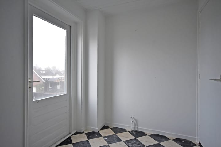 Spacious Detached House with Large Garage and Sunny Garden in De Westereen — 83