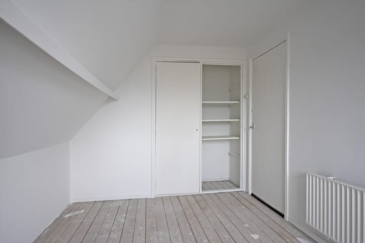Spacious Detached House with Large Garage and Sunny Garden in De Westereen — 87