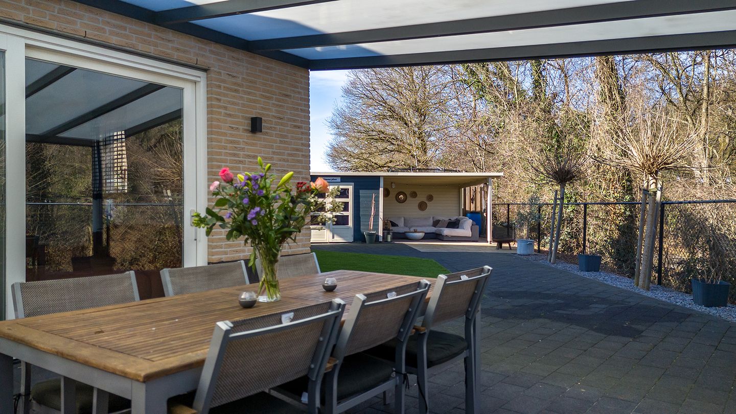 Modern detached family home with garage and south-west facing garden — 29