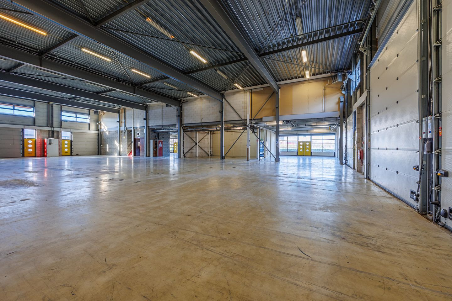 View photo 2 of Grote Wade 17-19