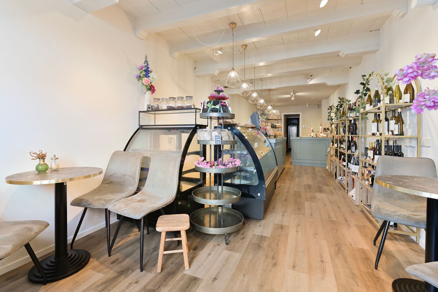 View photo 2 of Zeugstraat 66