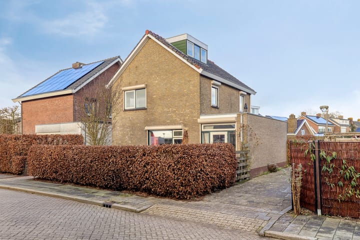 Photo 2 of Wethouder Sandersstraat 1