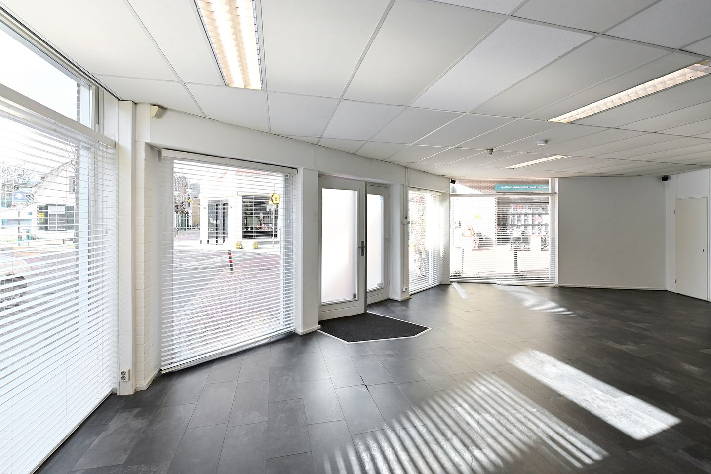 View photo 4 of Spoorstraat 26-C