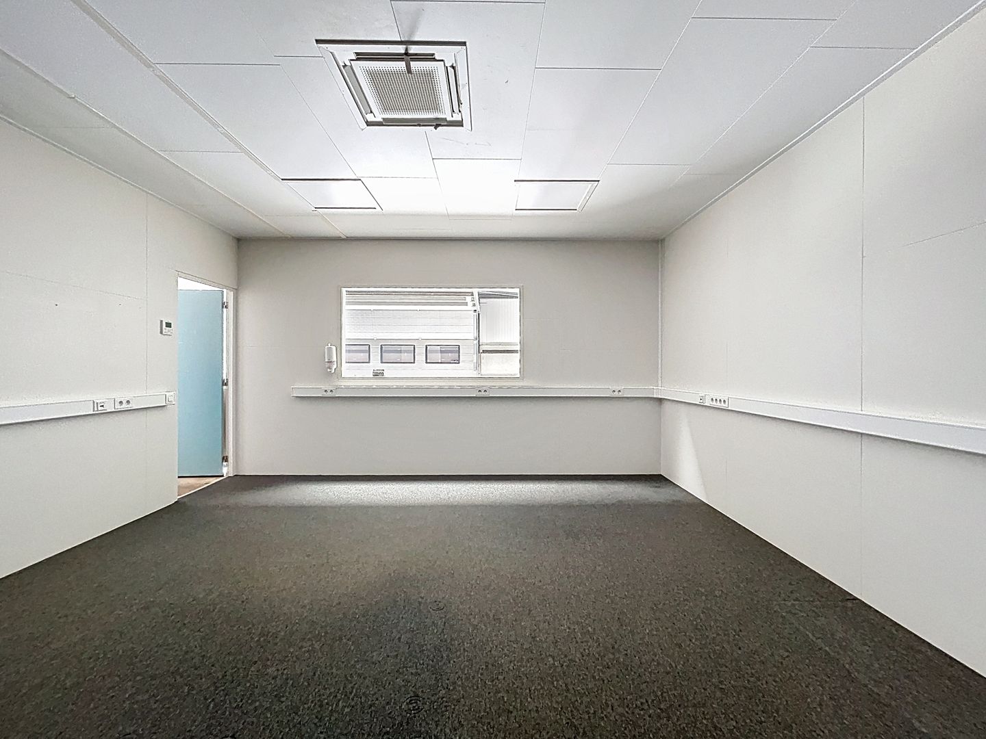 Photo 10 of Expeditieweg 68