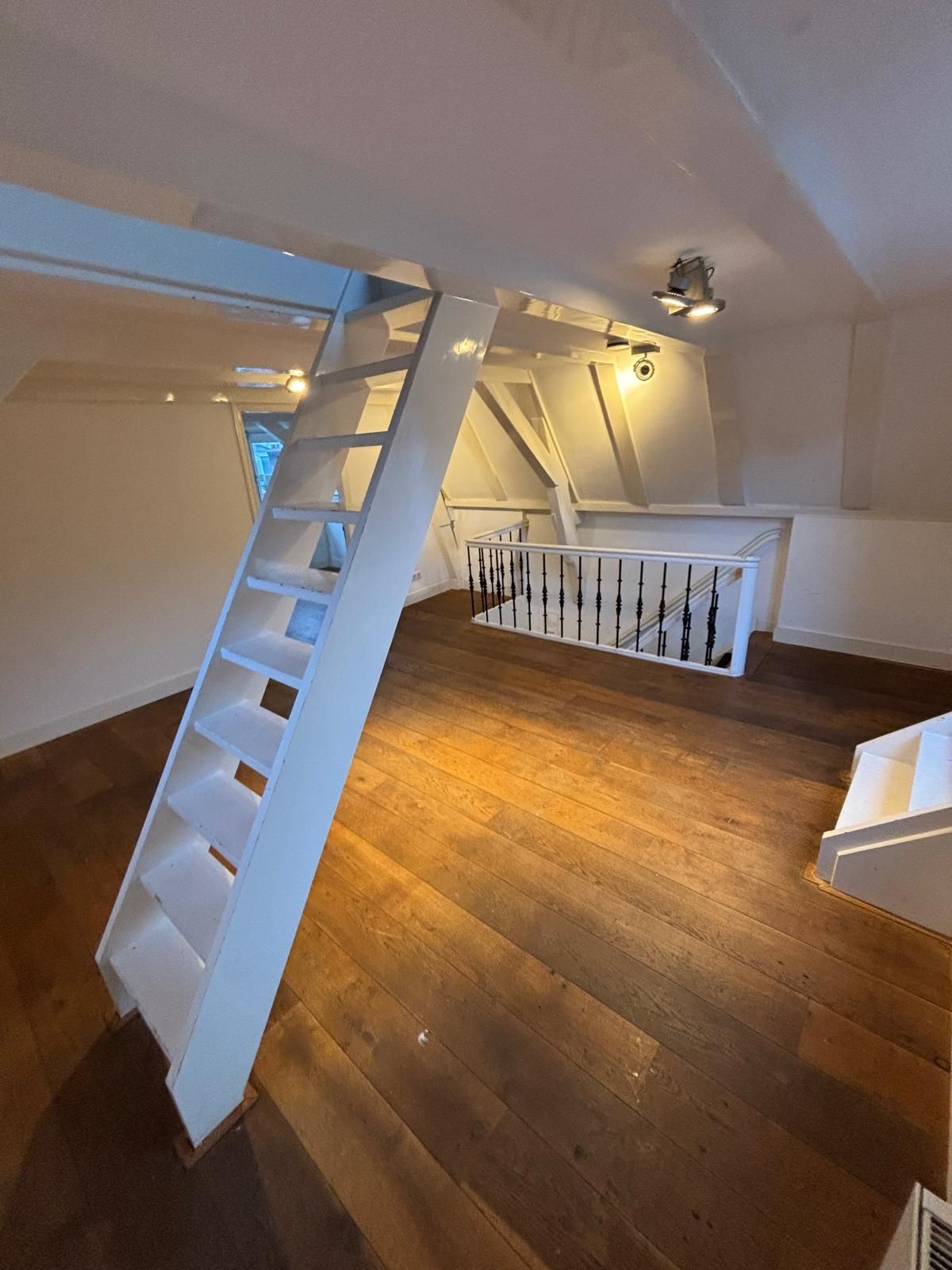 Foto 6 van Warmoesstraat 60-3