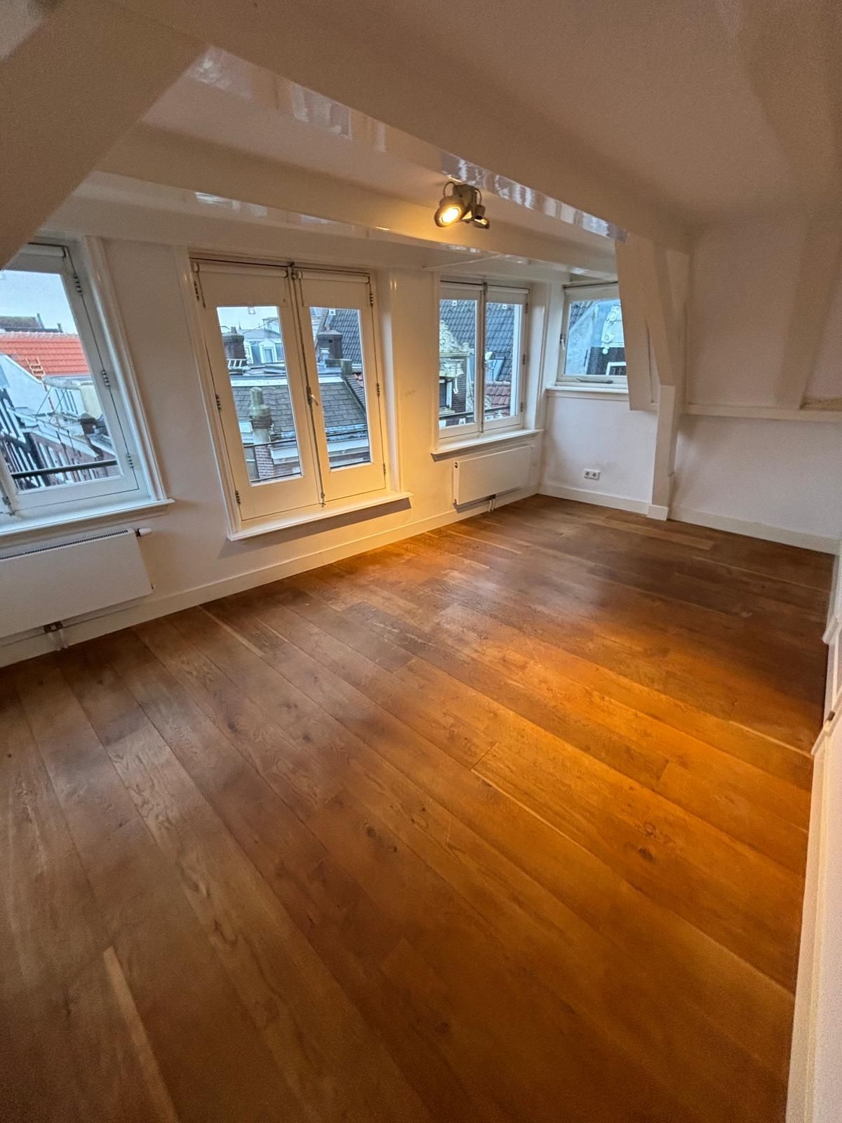 Foto 9 van Warmoesstraat 60-3