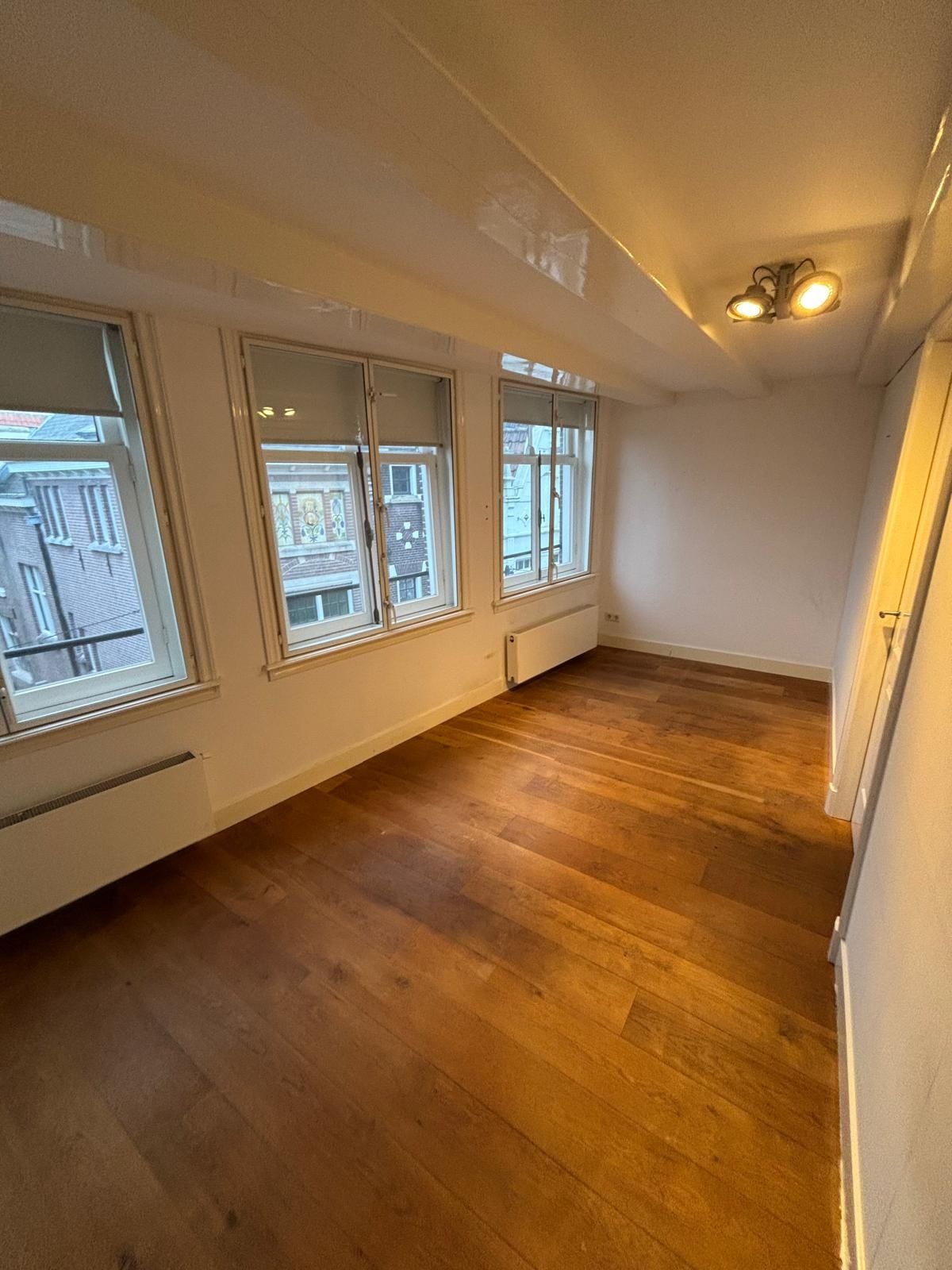 Foto 12 van Warmoesstraat 60-3