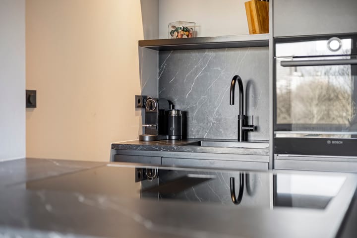 Stylishly Renovated Apartment with Custom Built-in Solutions — 13