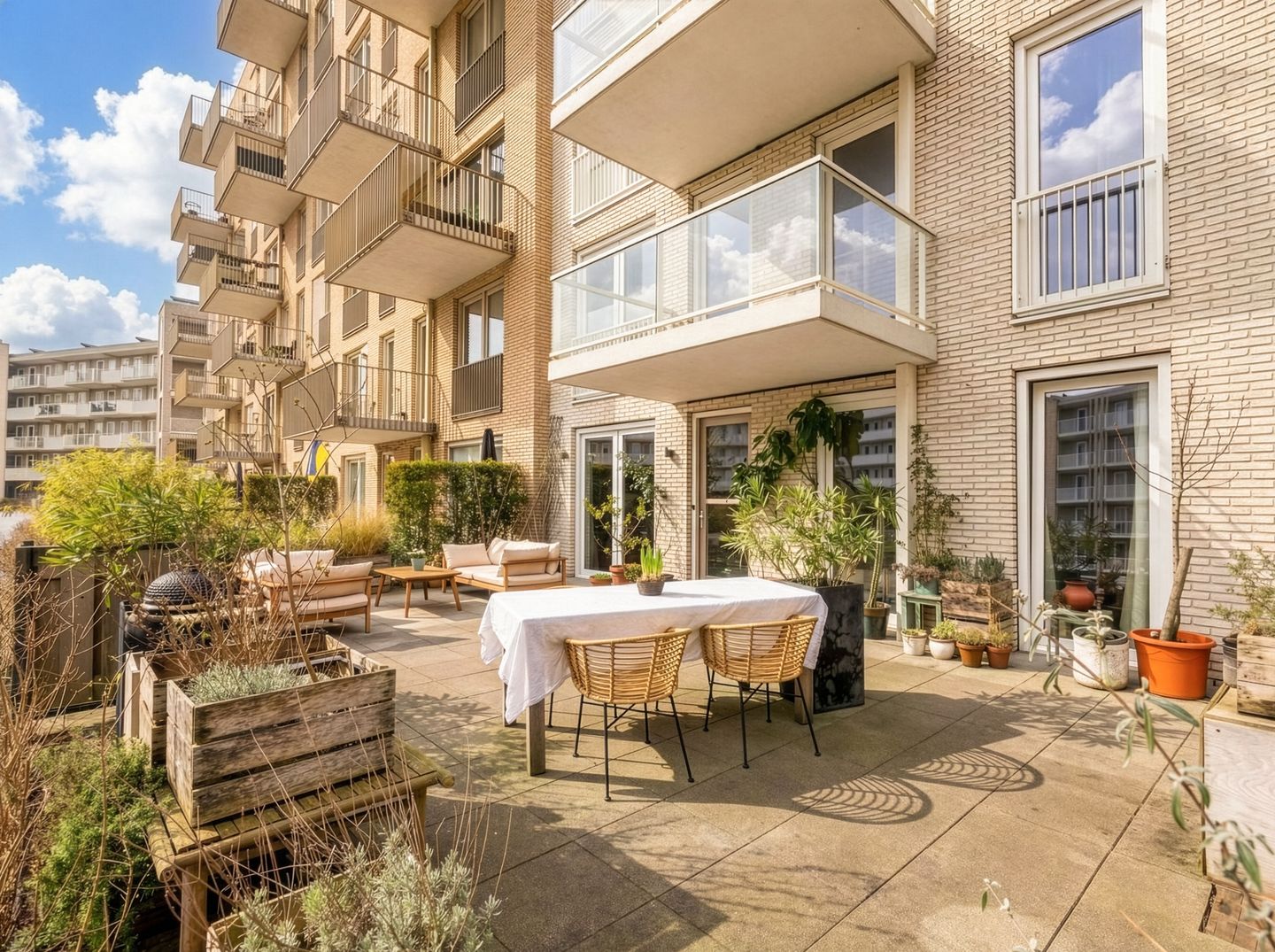 Modern Ground Floor Apartment with Large Southwest-Facing Garden in Sportheldenbuurt — 14