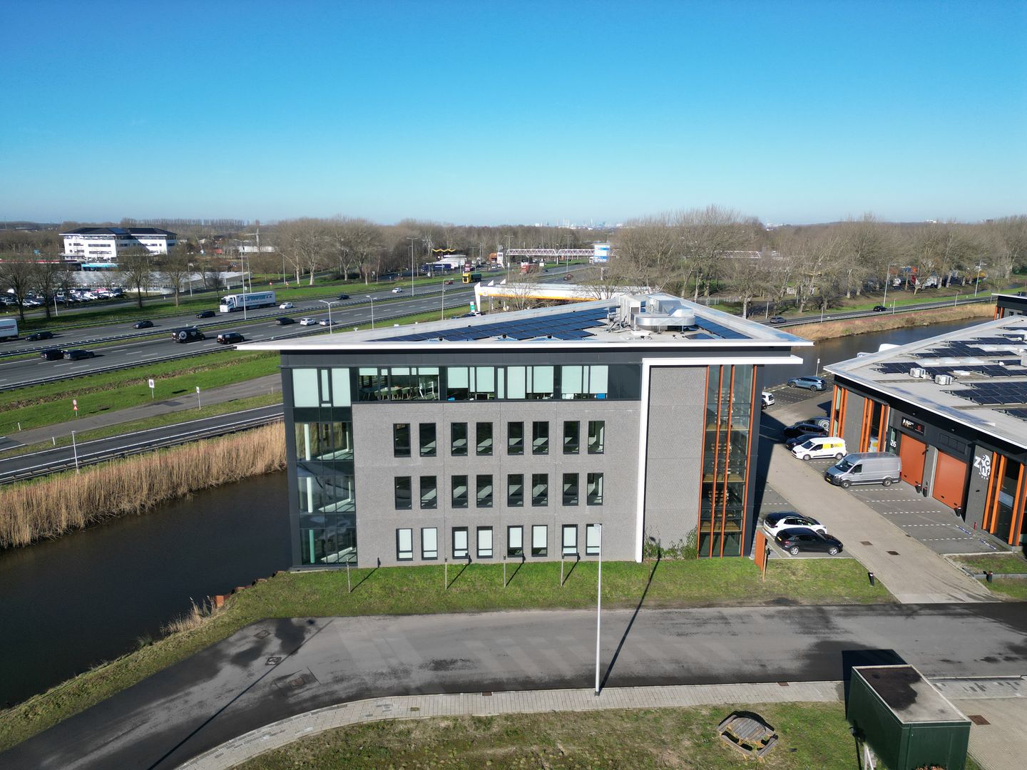 View photo 2 of Kringloopweg 16