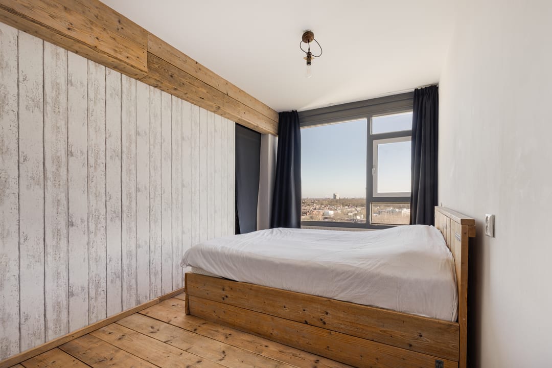 Charming 2-room apartment with stunning views — 12