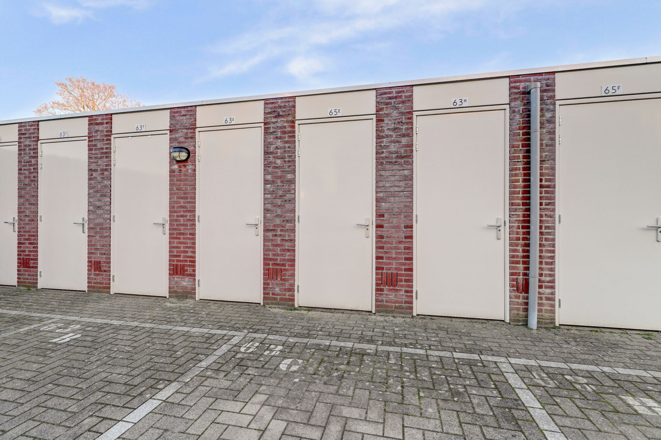 Photo 33 of Burgemeester Magneestraat 65-E
