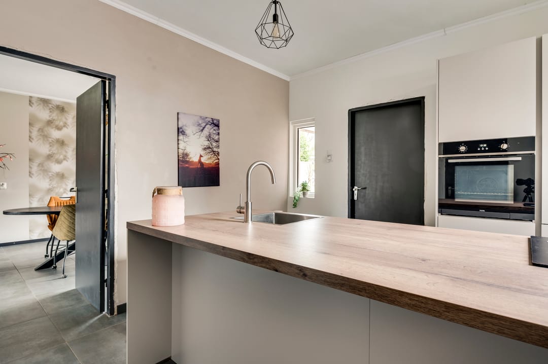 Photo 2 of Overweertstraat 27