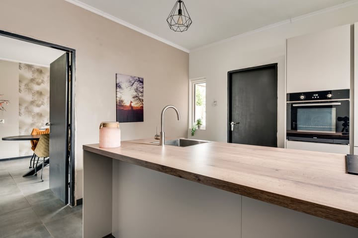 Photo 2 of Overweertstraat 27