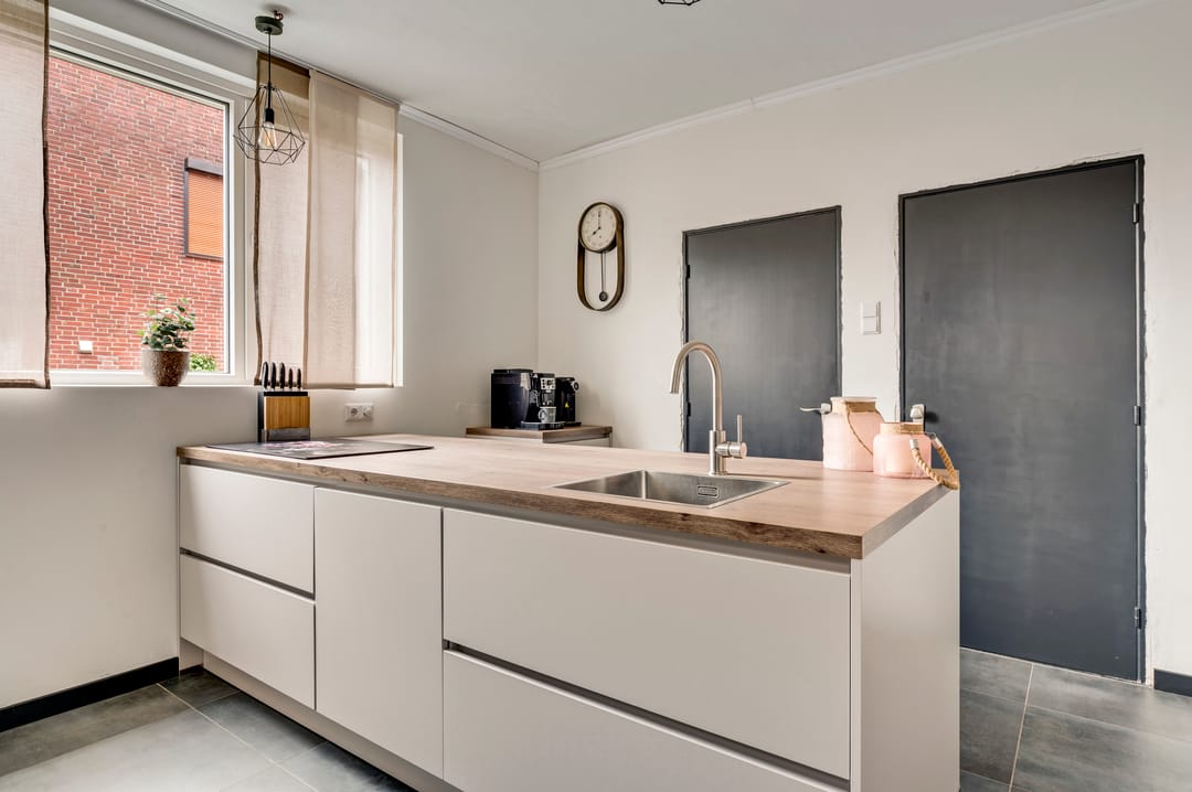 Photo 11 of Overweertstraat 27