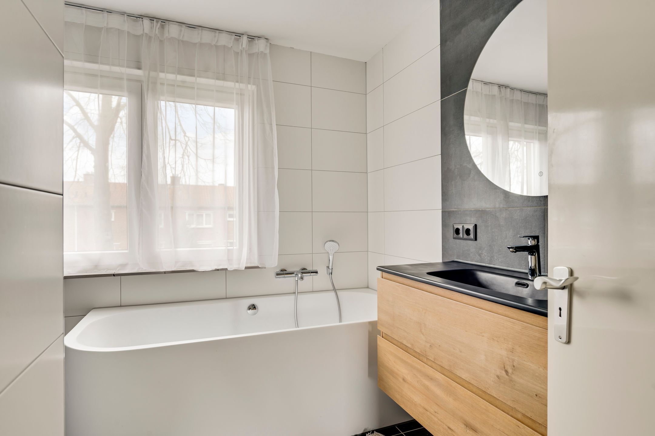 Photo 24 of Overweertstraat 27