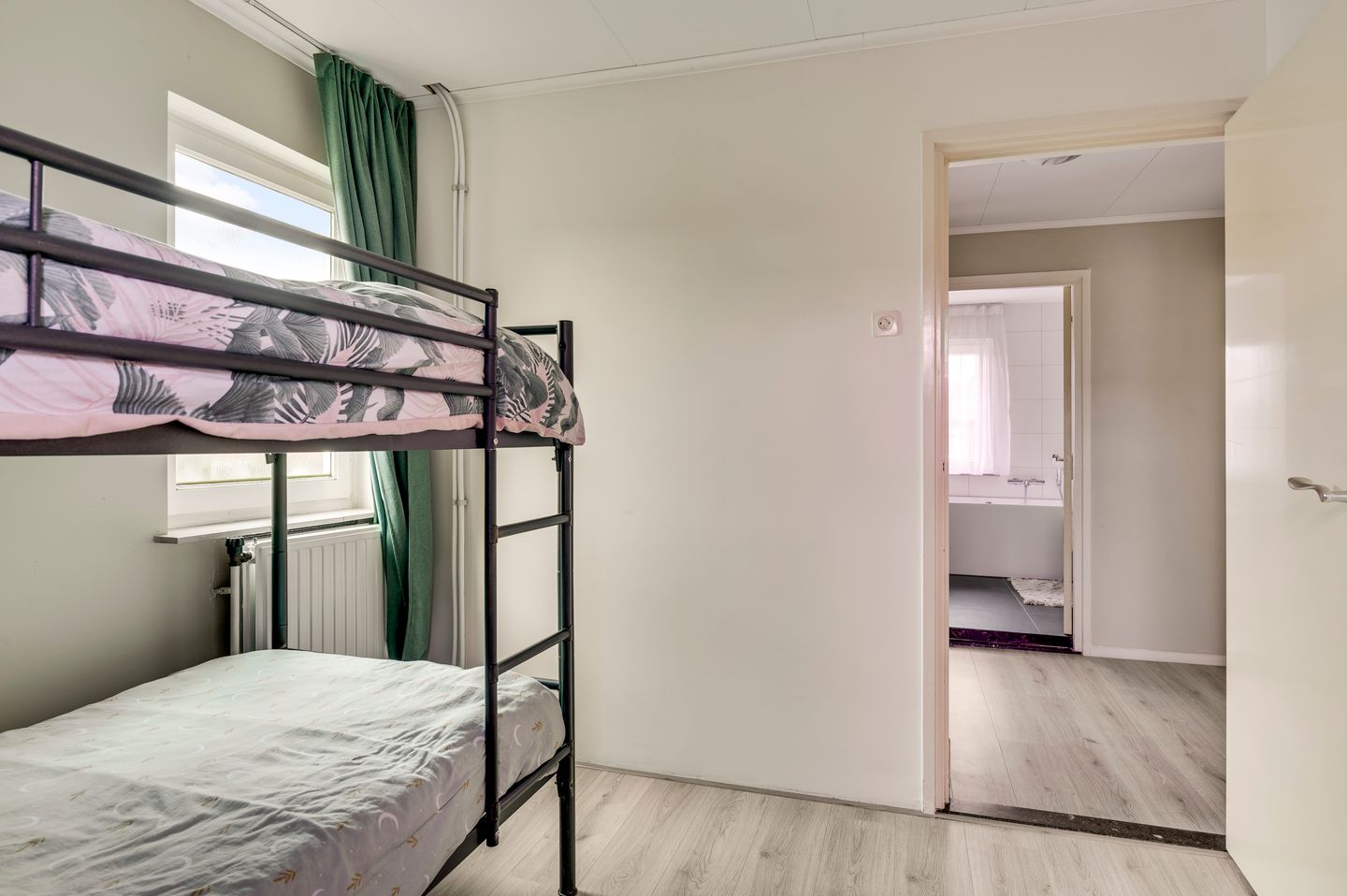 Photo 29 of Overweertstraat 27