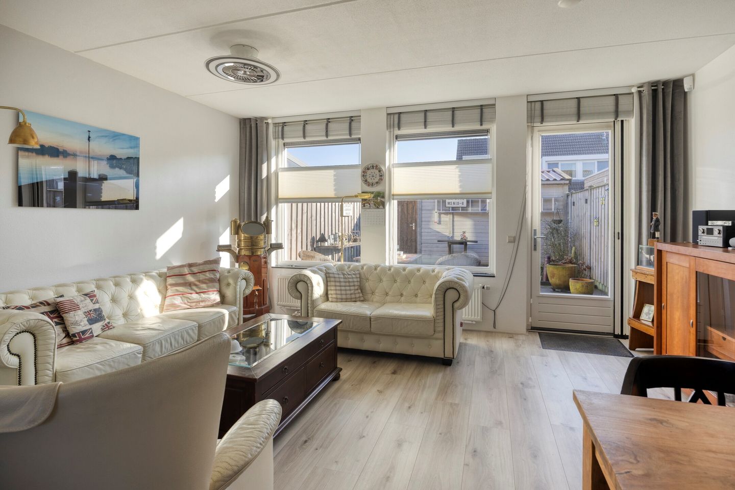 Foto 10 van Uraan 30