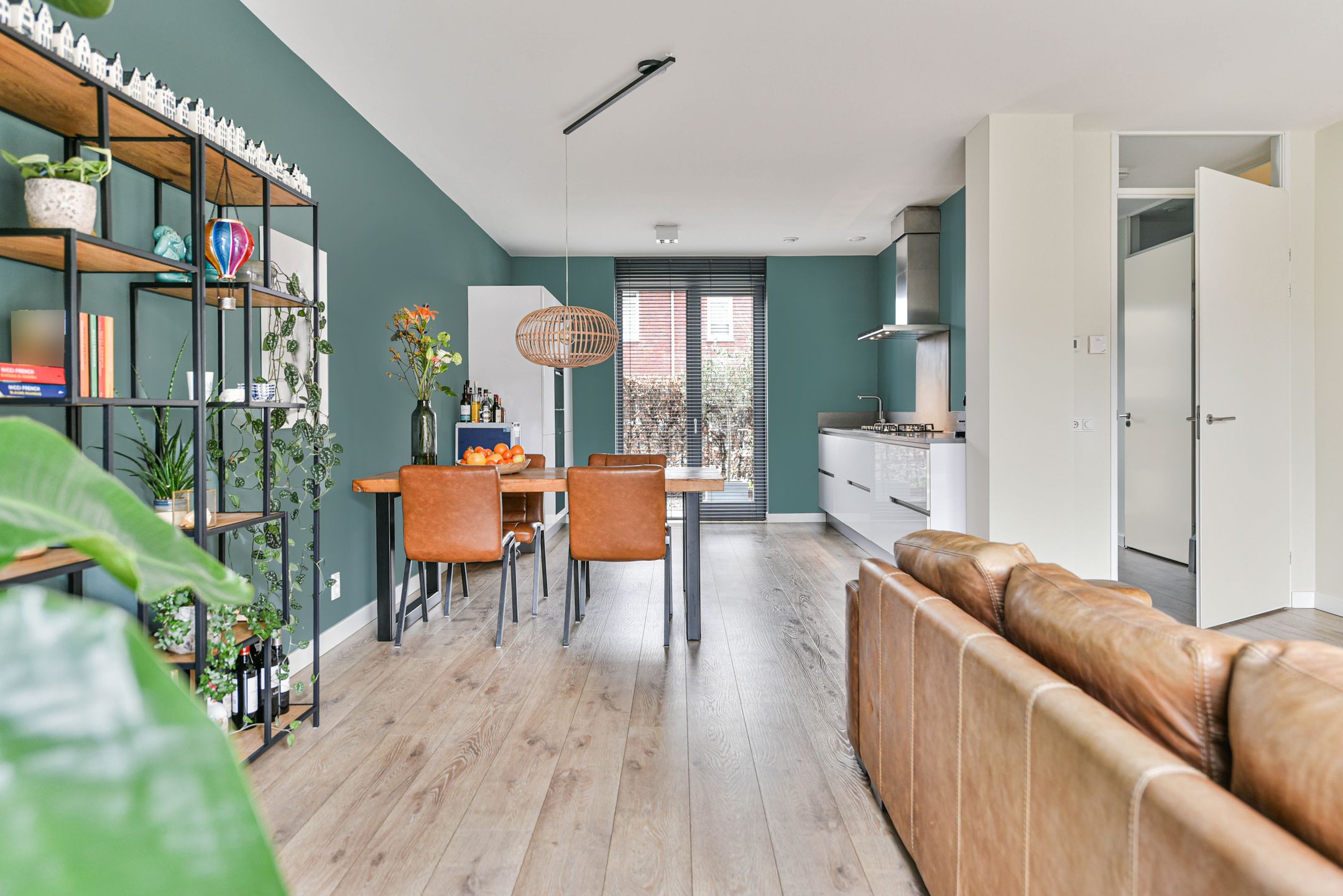 Photo 18 of Straat van Messina 12-C