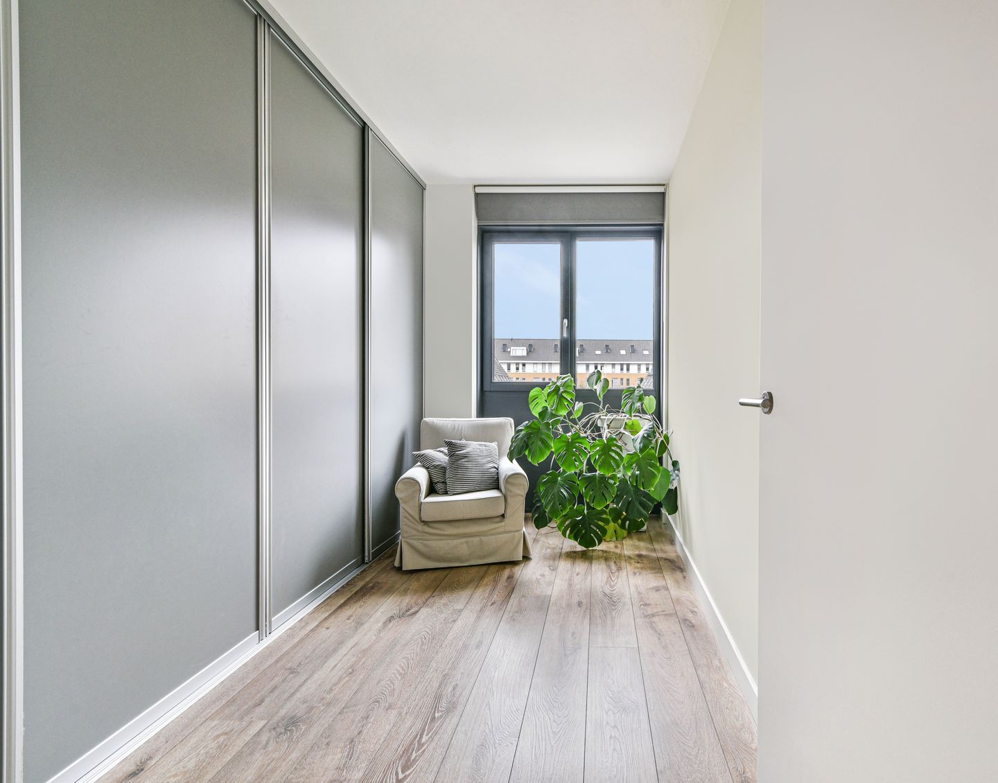 Photo 29 of Straat van Messina 12-C