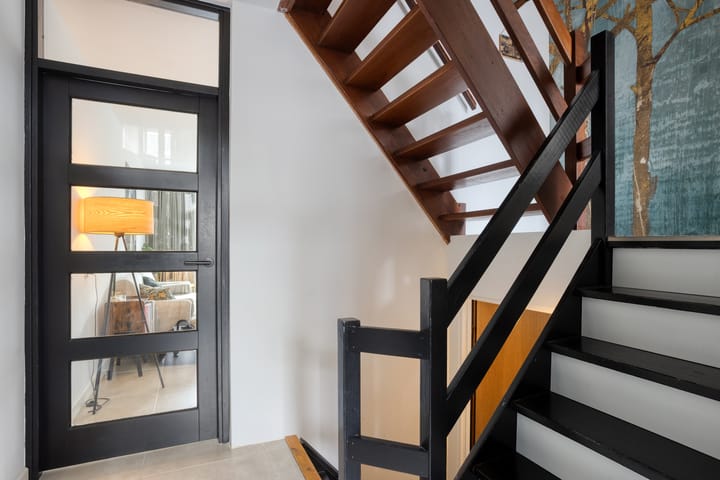 Spacious split-level corner home with garage in child-friendly Sterrenburg — 16