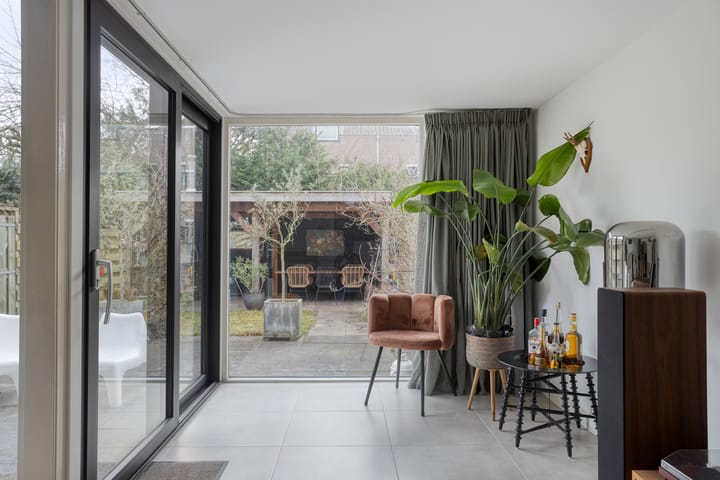 Spacious split-level corner home with garage in child-friendly Sterrenburg — 22