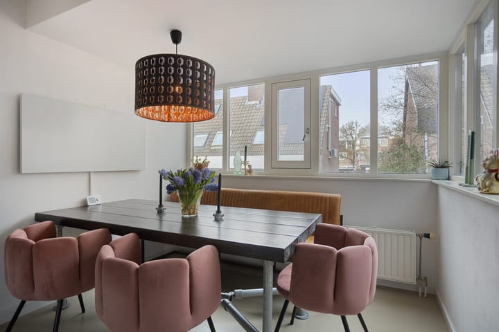 Spacious split-level corner home with garage in child-friendly Sterrenburg — 30