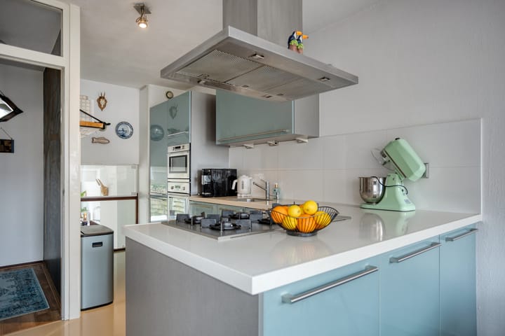 Spacious split-level corner home with garage in child-friendly Sterrenburg — 34