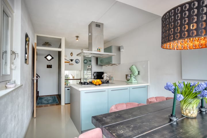 Spacious split-level corner home with garage in child-friendly Sterrenburg — 32