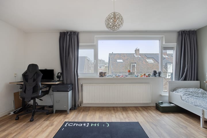 Spacious split-level corner home with garage in child-friendly Sterrenburg — 54
