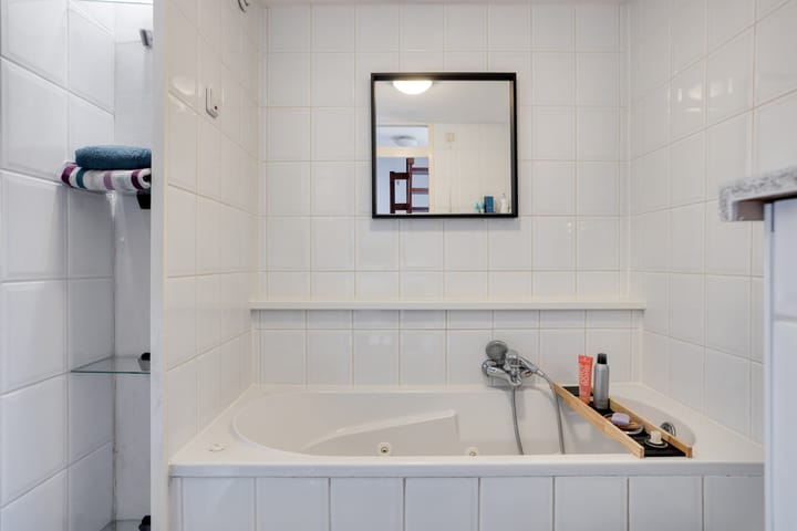 Spacious split-level corner home with garage in child-friendly Sterrenburg — 60