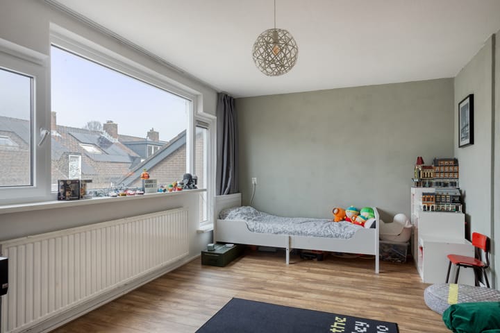 Spacious split-level corner home with garage in child-friendly Sterrenburg — 56