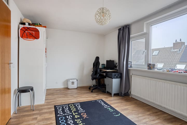 Spacious split-level corner home with garage in child-friendly Sterrenburg — 58