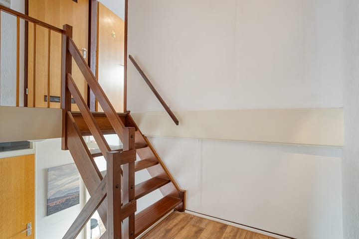 Spacious split-level corner home with garage in child-friendly Sterrenburg — 72