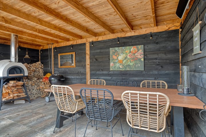 Spacious split-level corner home with garage in child-friendly Sterrenburg — 84