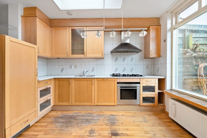 Spacious terraced home with renovation potential in Den Helder — 15