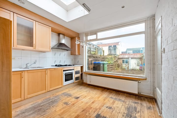 Spacious terraced home with renovation potential in Den Helder — 17