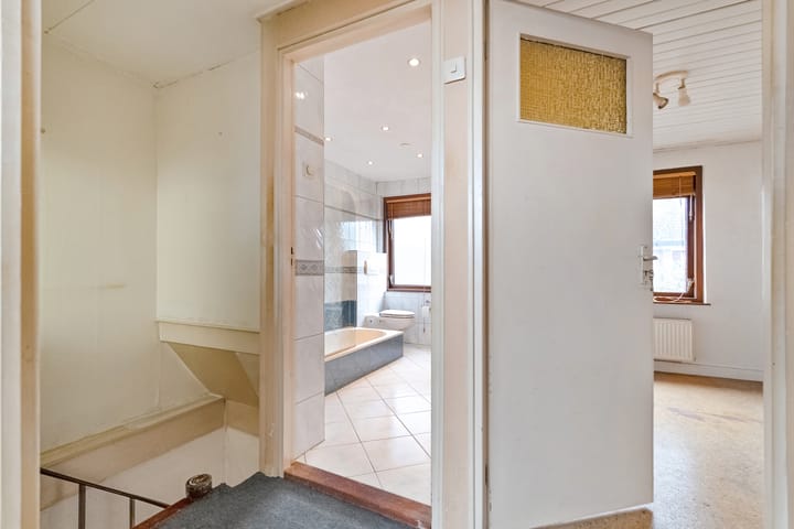 Spacious terraced home with renovation potential in Den Helder — 21