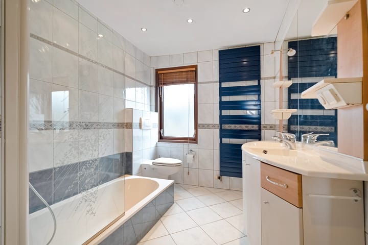 Spacious terraced home with renovation potential in Den Helder — 27