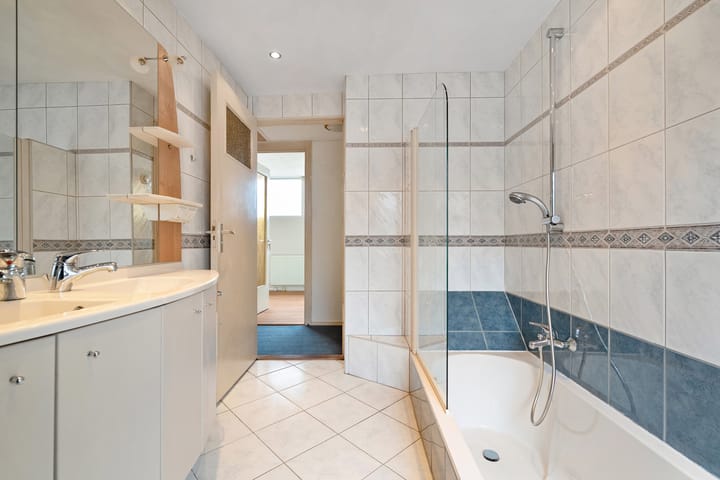 Spacious terraced home with renovation potential in Den Helder — 29