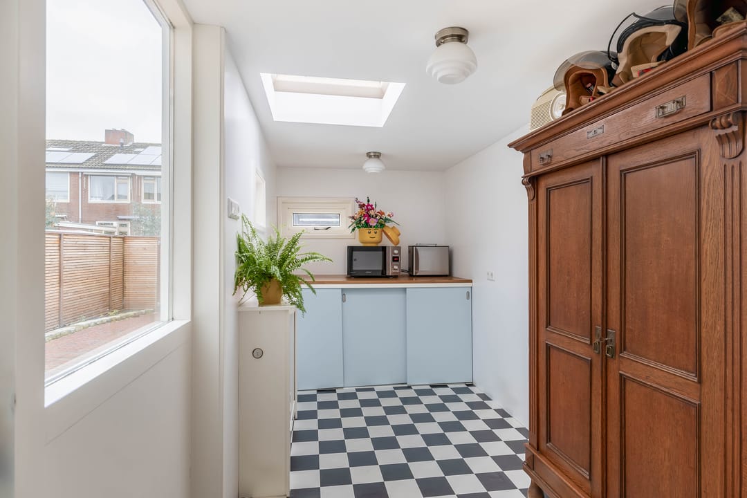 Photo 16 of Leliestraat 51