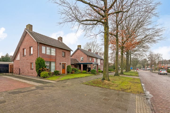 Photo 4 of Burgemeester van der Weidenlaan 63