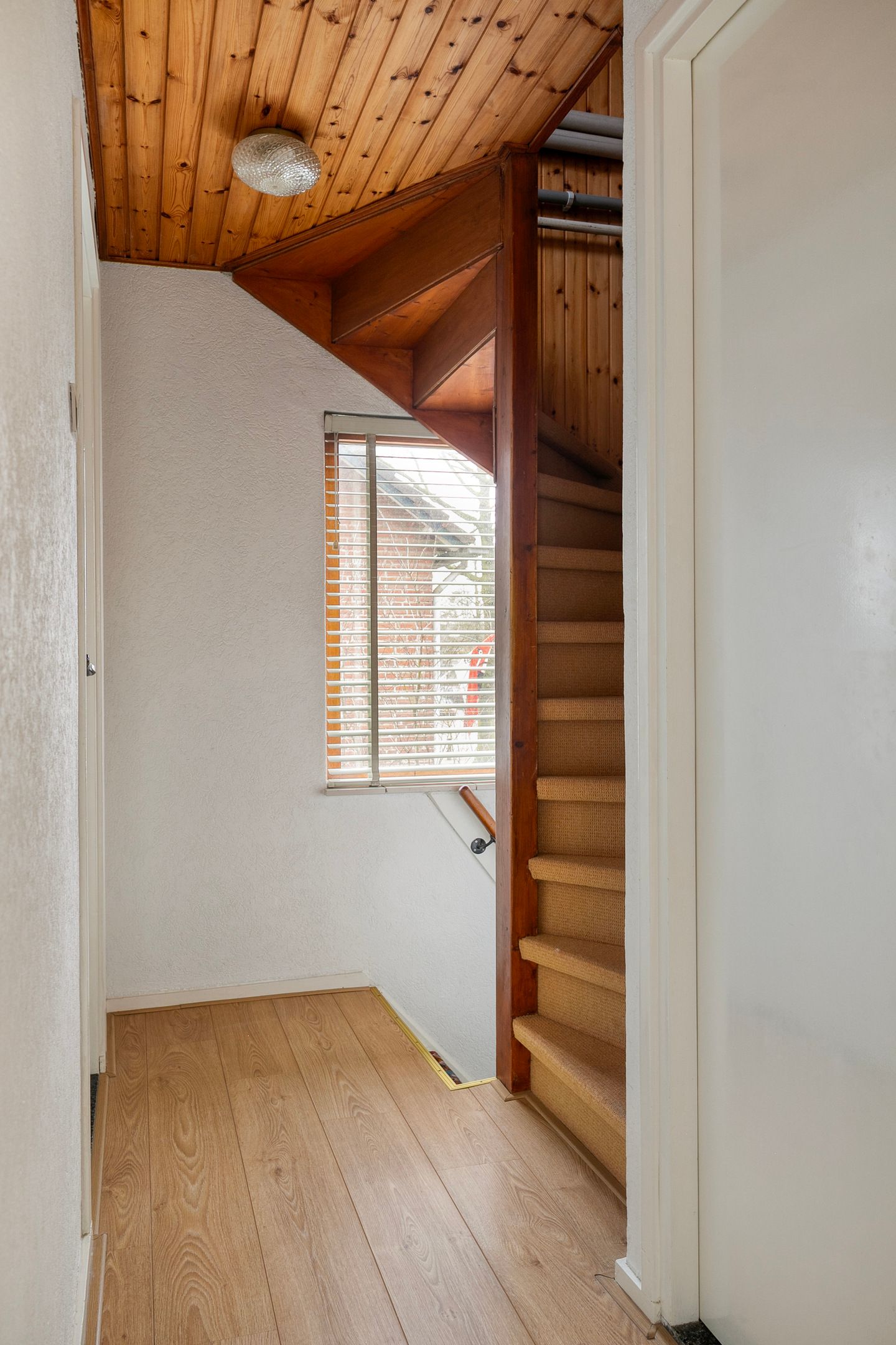 Foto 29 van Burgemeester van der Weidenlaan 63