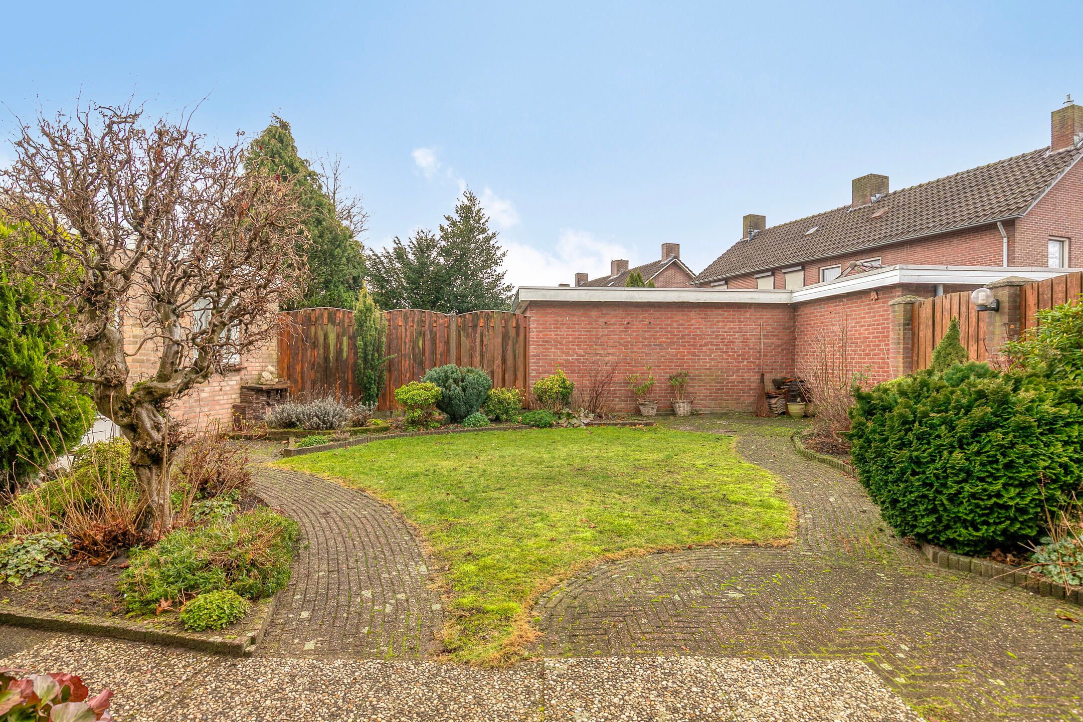 Foto 36 van Burgemeester van der Weidenlaan 63