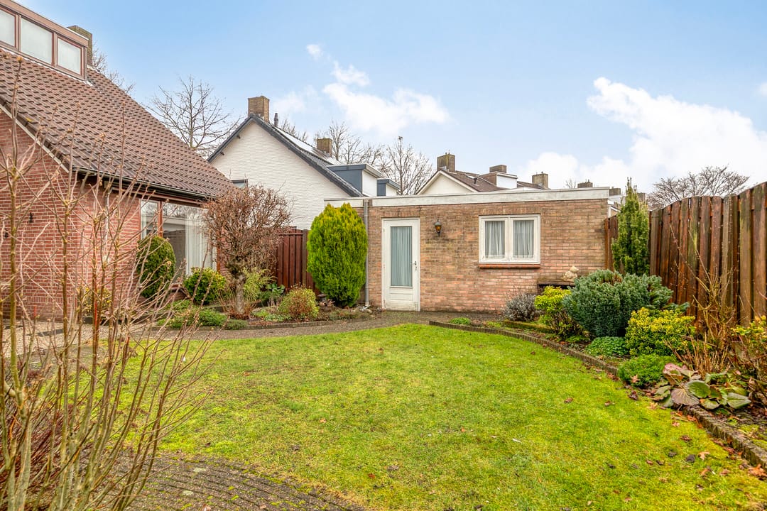 Foto 38 van Burgemeester van der Weidenlaan 63