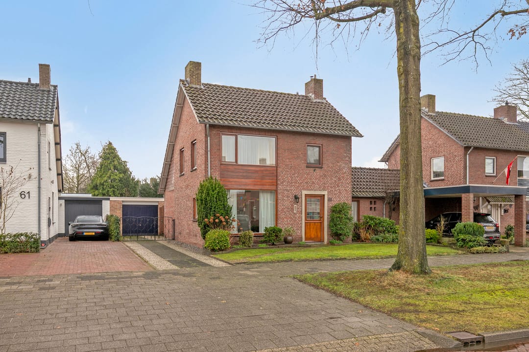 Foto 41 van Burgemeester van der Weidenlaan 63