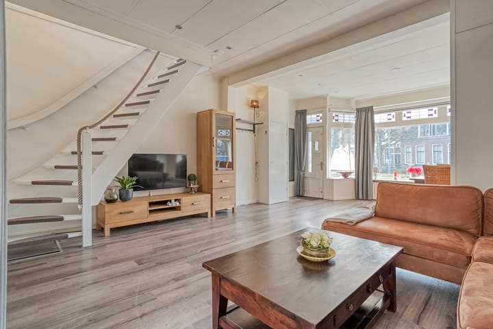 Photo 2 of Burgemeester J.C. van den Bergplein 26