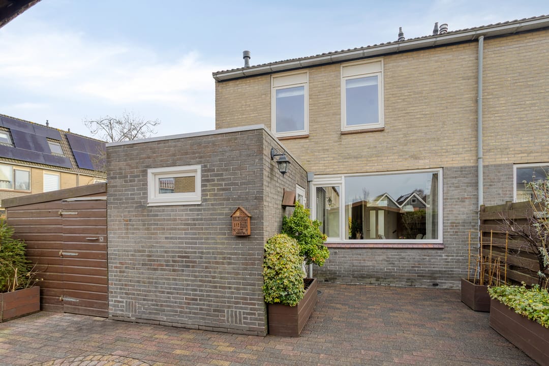 Photo 2 of Komeet 21